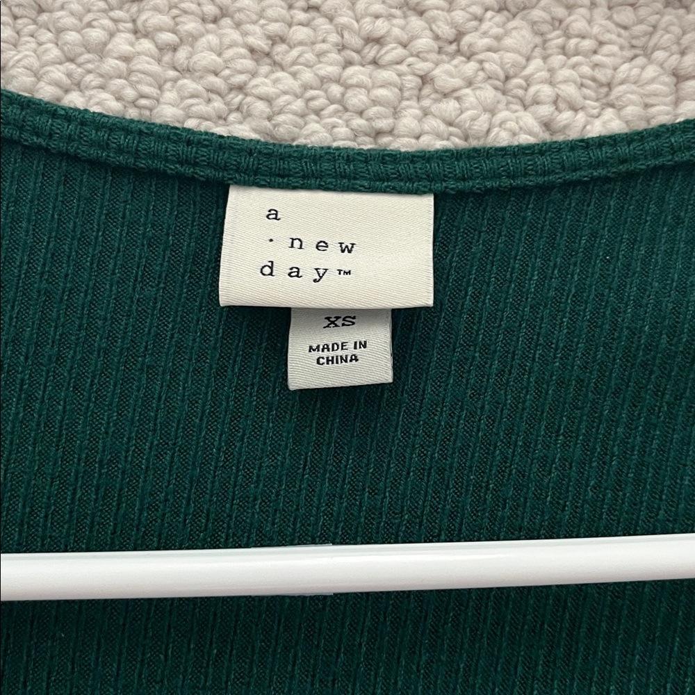 A New Day Deep Green Ribbed Top - Picture 3 of 3